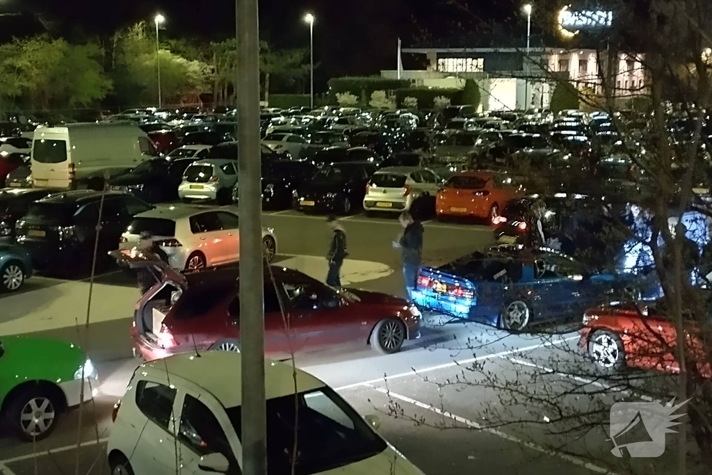 Politie grijpt in bij carmeet op parkeerplaats