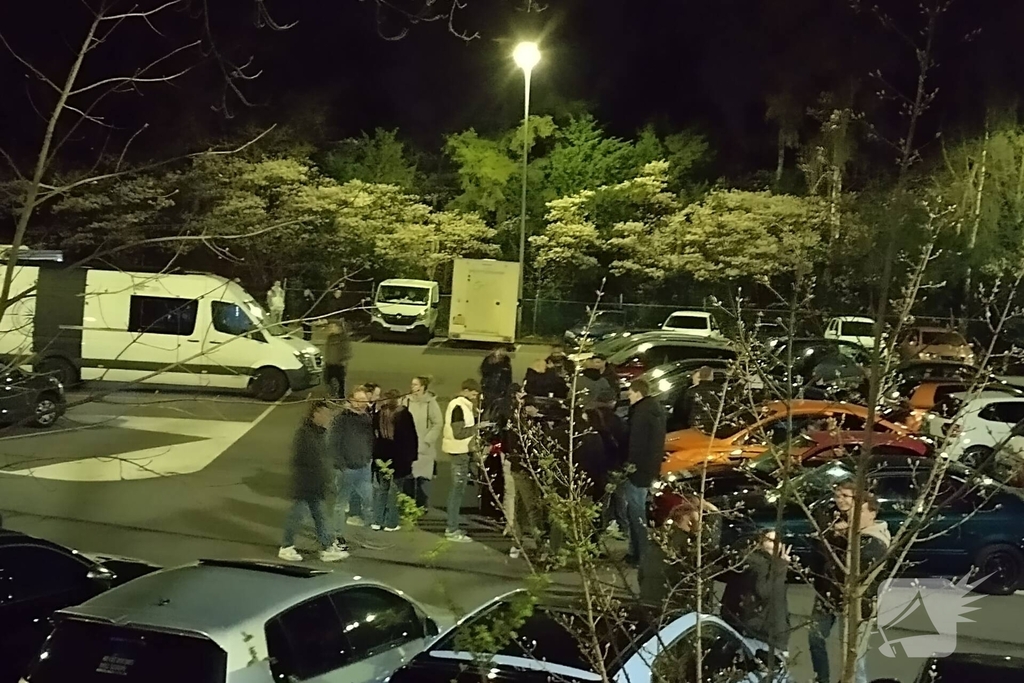 Politie grijpt in bij carmeet op parkeerplaats