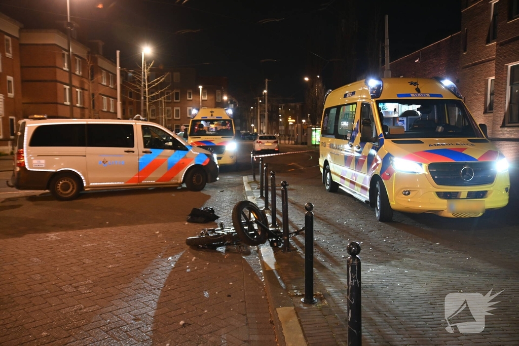 Aanrijding met fatbike en auto; bestuurder slaat op de vlucht
