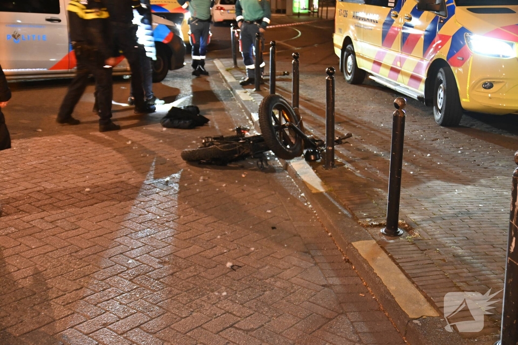 Aanrijding met fatbike en auto; bestuurder slaat op de vlucht