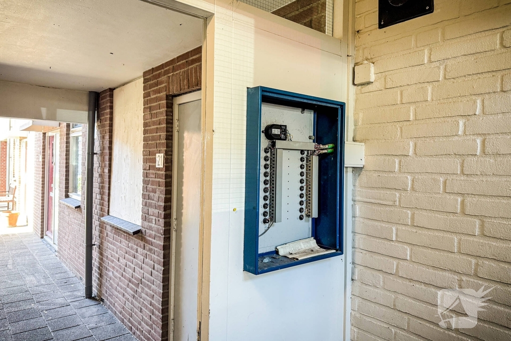 Politie zoekt getuigen nadat explosie portiek vernielt