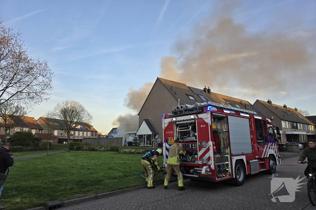 Schuur brandt volledig uit