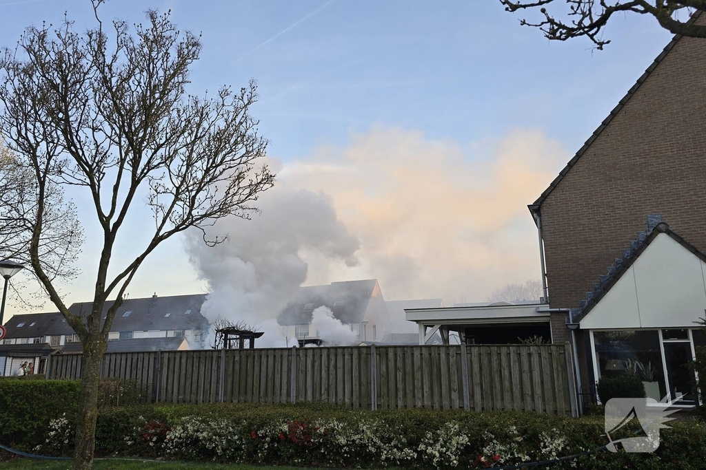 Schuur brandt volledig uit