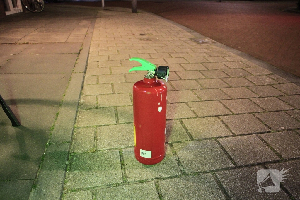 Buitenbrand in container geblust door buurtbewoners