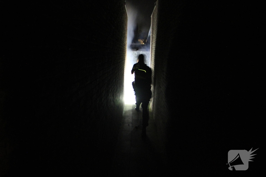 Buitenbrand in container geblust door buurtbewoners