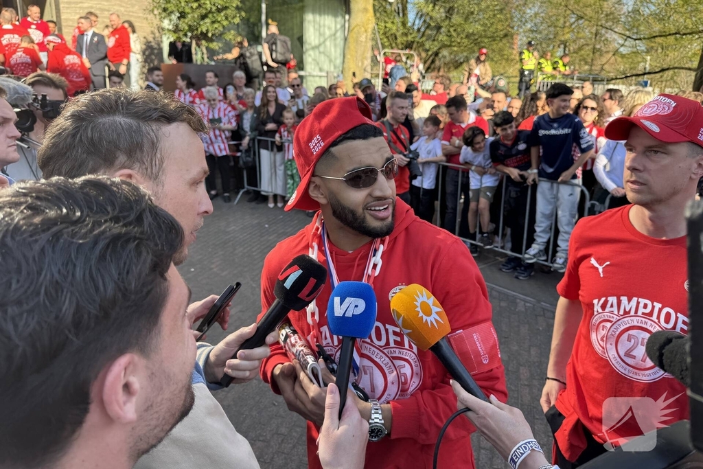 PSV fans verzamelen voor huldiging