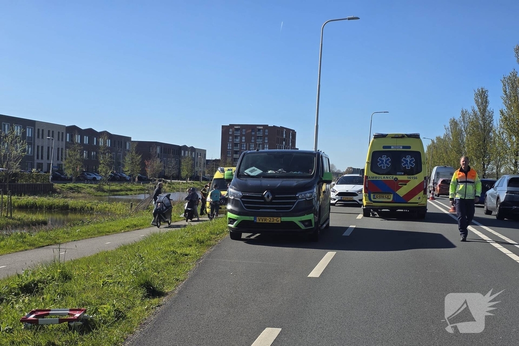 Inzittende gecontroleerd na ongeval op drukke weg
