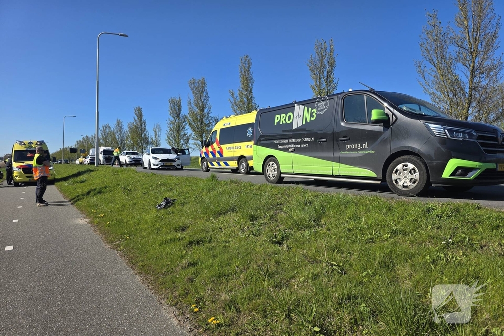 Inzittende gecontroleerd na ongeval op drukke weg