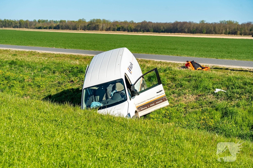 Ongeval met taxibus en bestelbus