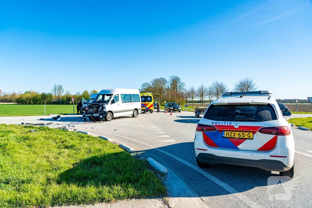 Ongeval met taxibus en bestelbus