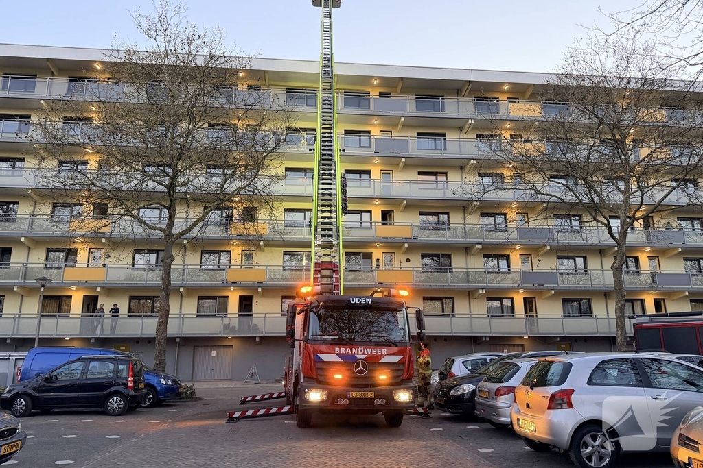 Dakbrand in flatwoning opschudding in Uden