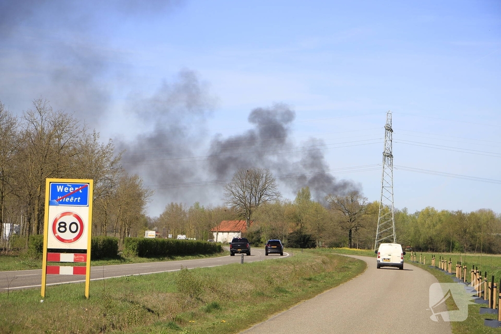 Brand verwoest bakwagen op snelweg