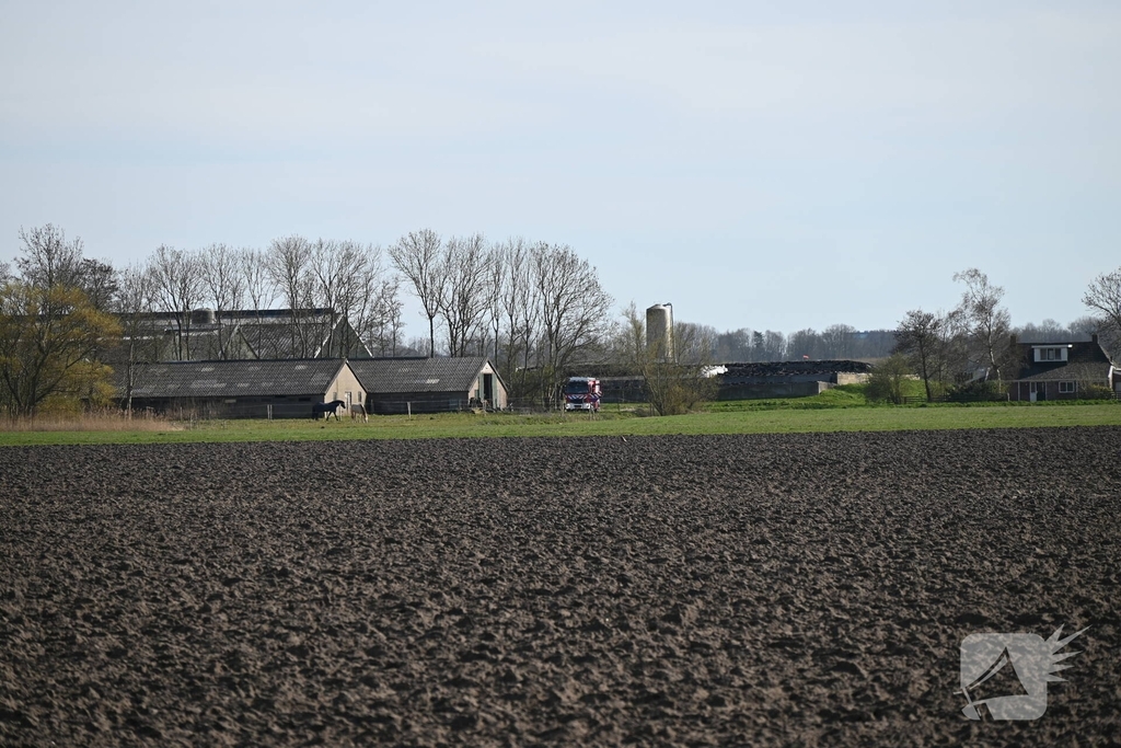 Brand in loods met caravans