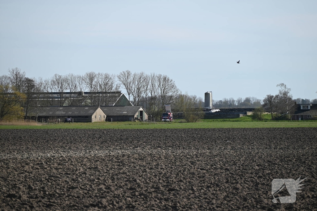 Brand in loods met caravans