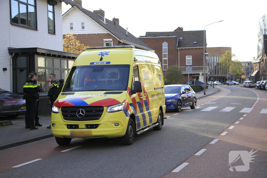 Voetganger aangereden op oversteekplaats