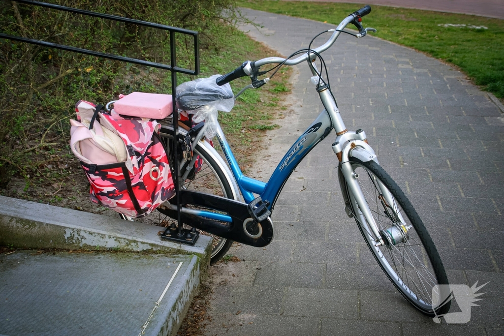 Fietser en automobilist botsen op oversteekplaats