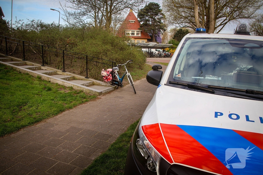 Fietser en automobilist botsen op oversteekplaats