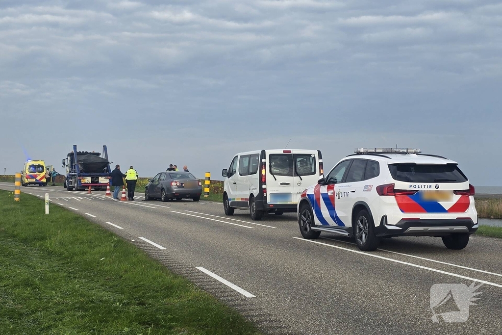 Aanrijding tussen auto en vrachtwagen