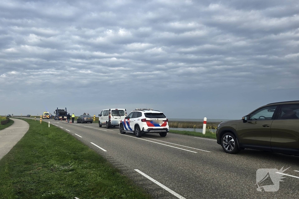 Aanrijding tussen auto en vrachtwagen