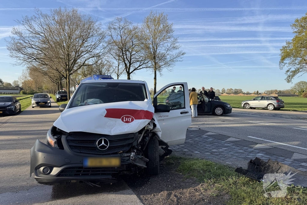 Forse aanrijding veroorzaakt verkeershinder