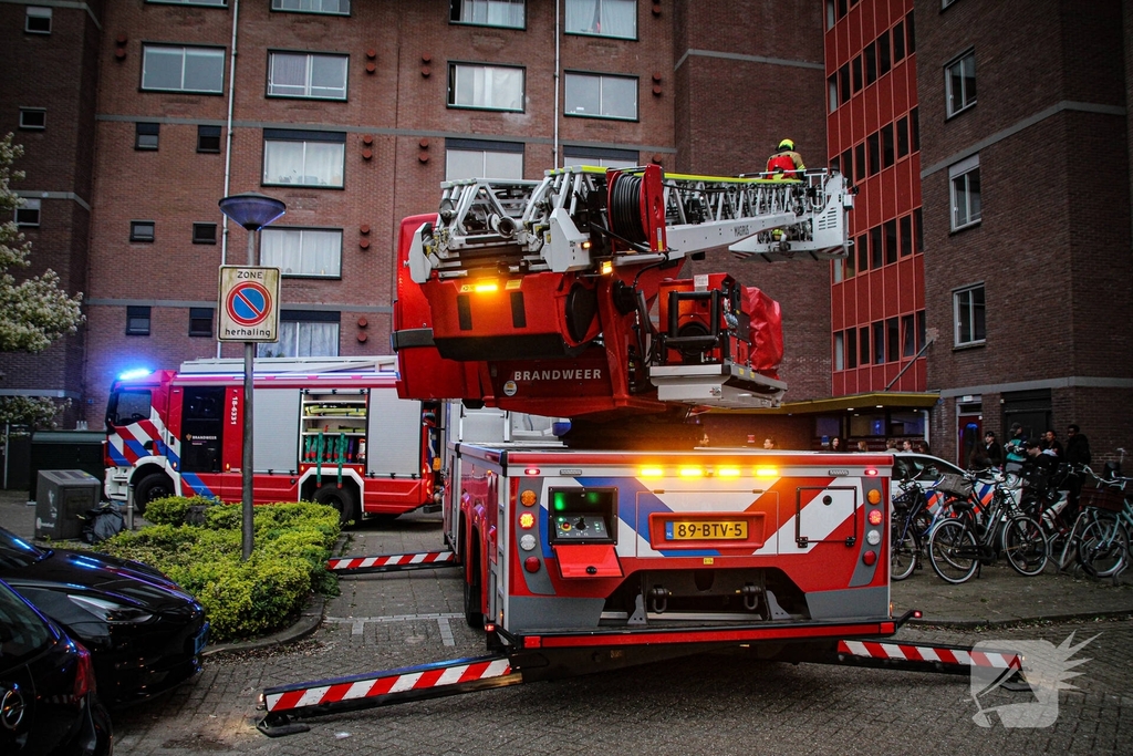 Brand in flatwoning snel onder controle