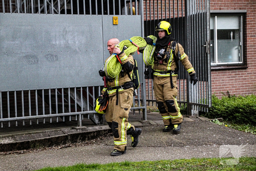 Brand in flatwoning snel onder controle