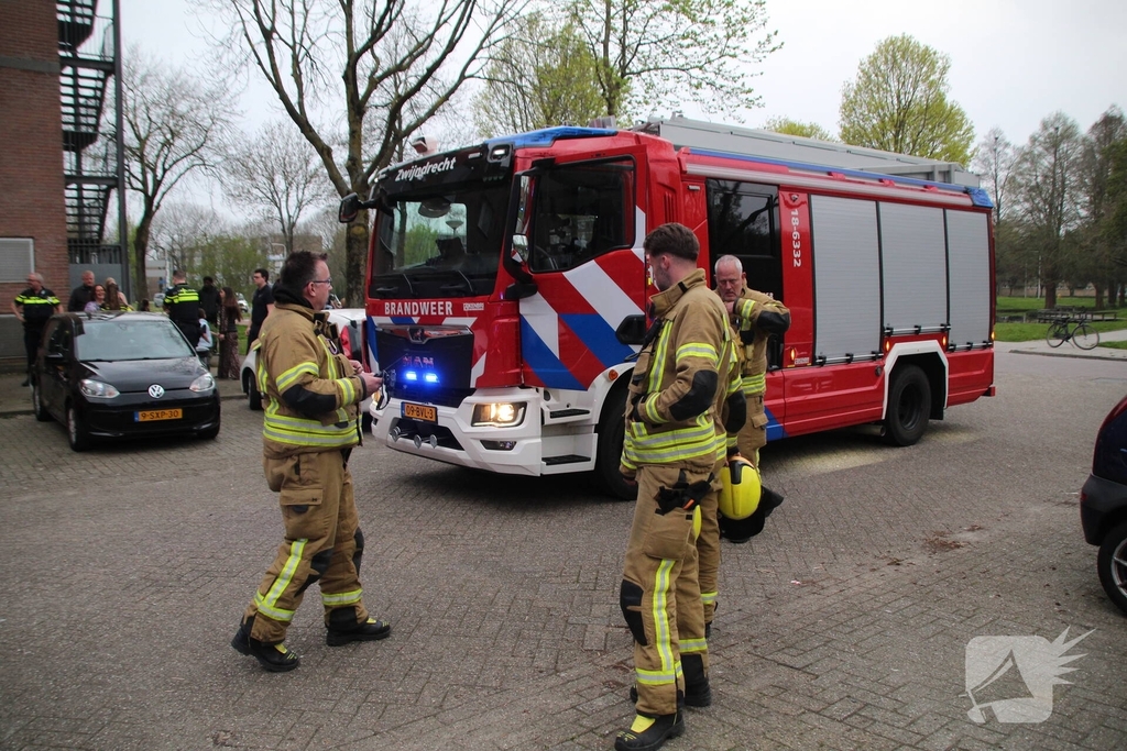 Brand in flatwoning snel onder controle
