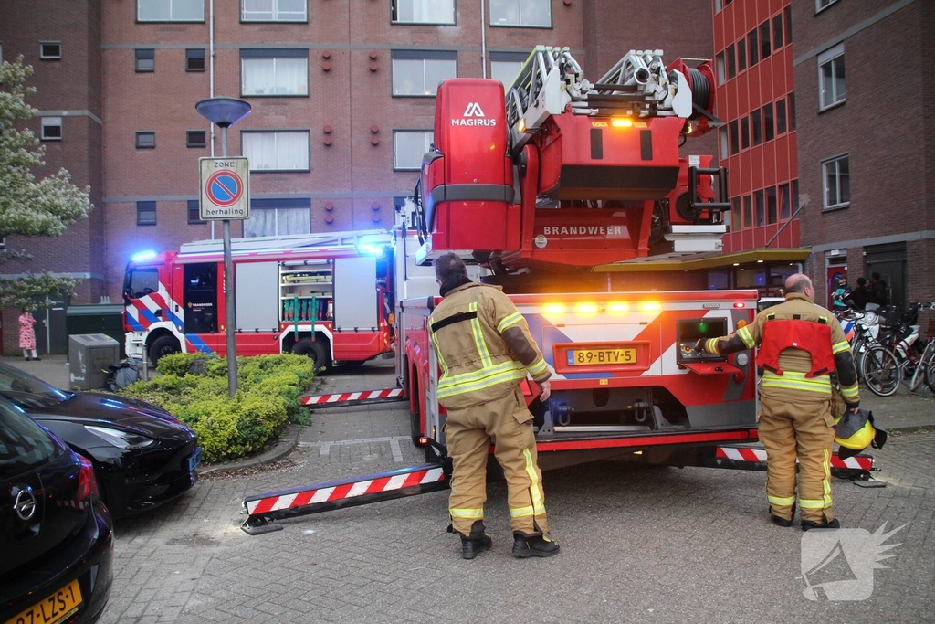 Brand in flatwoning snel onder controle