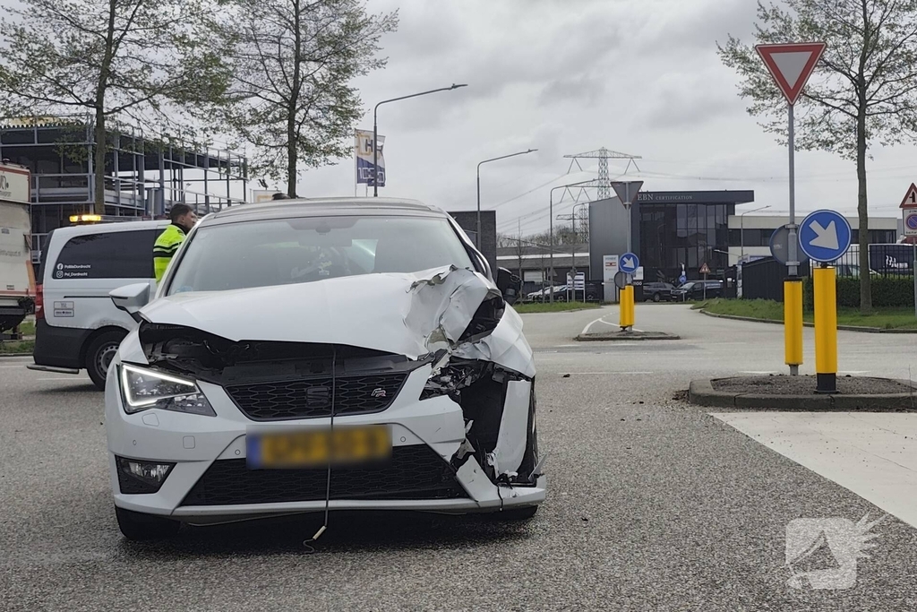 Ongeval tussen personenwagen en lijnbus
