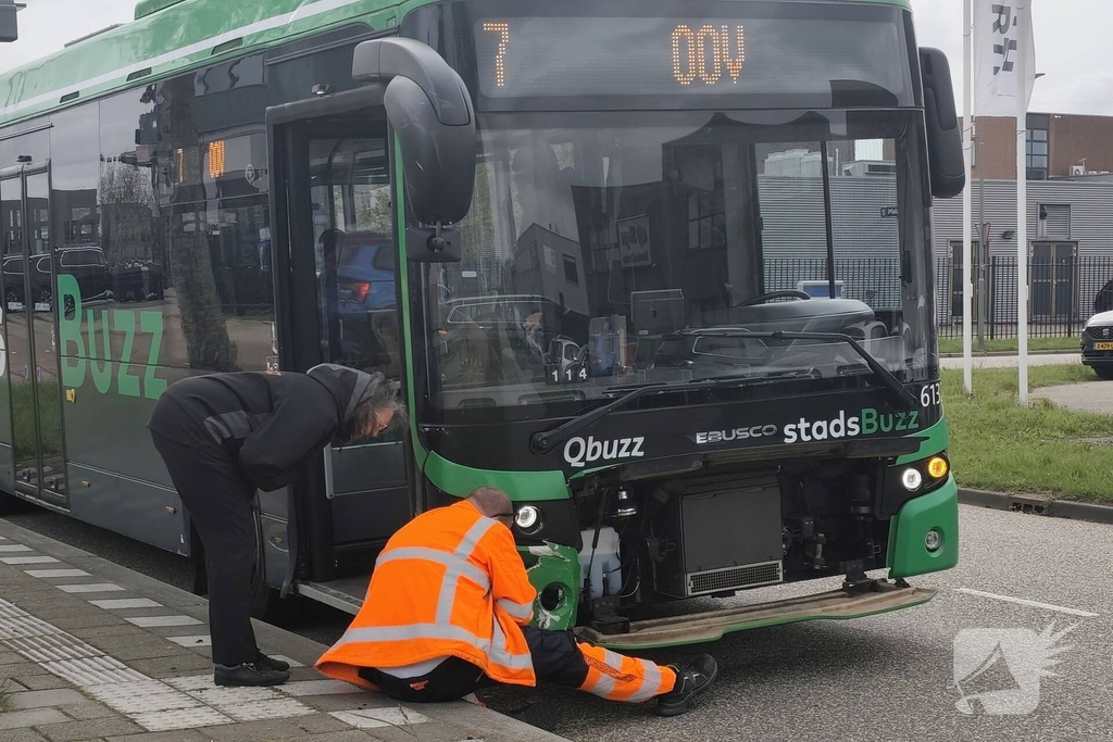 Ongeval tussen personenwagen en lijnbus