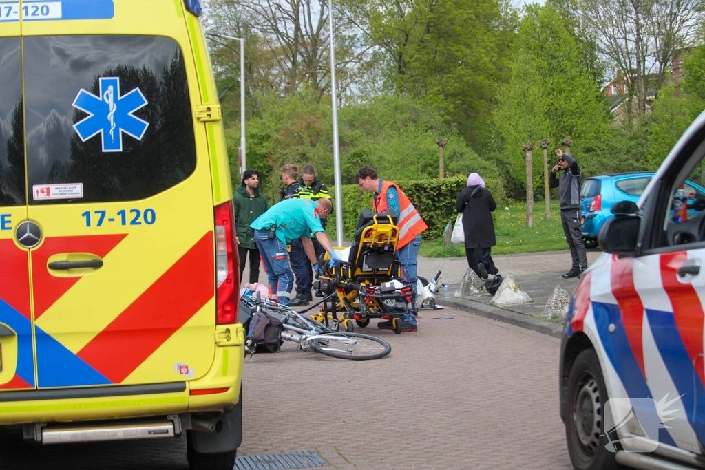 Fiets en scooter betrokken bij ernstig ongeval