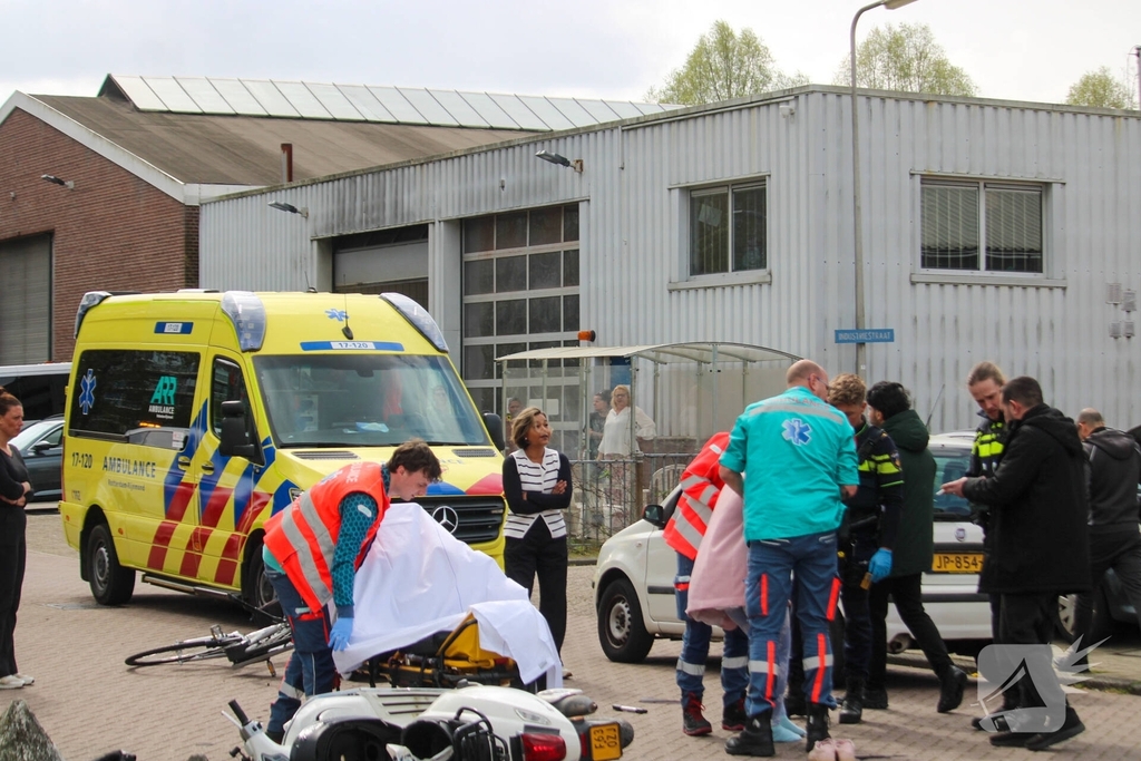 Fiets en scooter betrokken bij ernstig ongeval