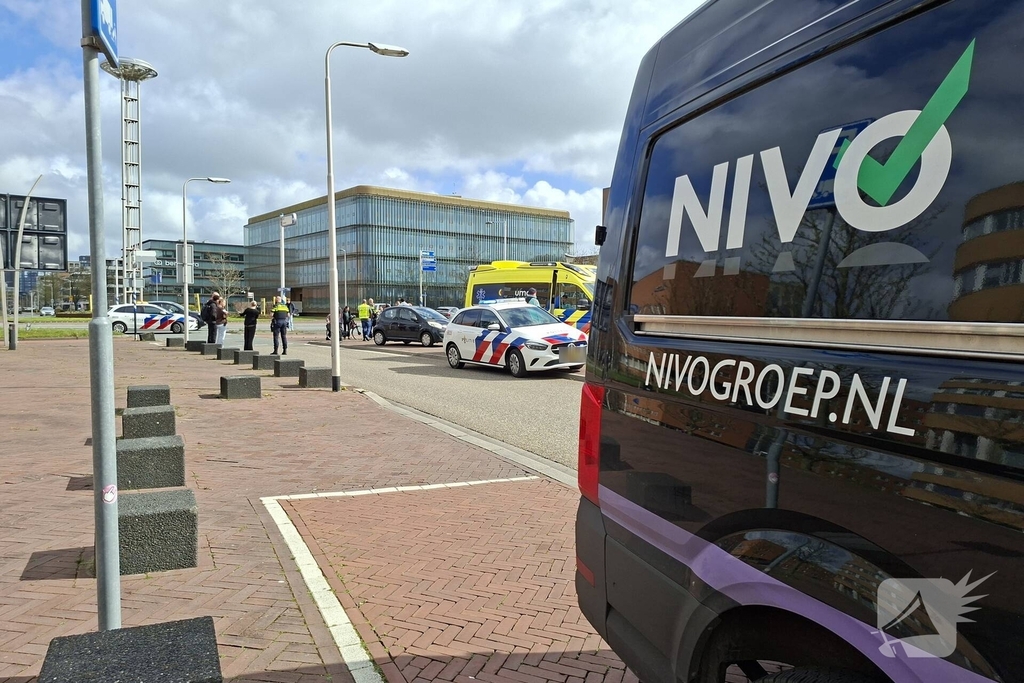 Fietser gewond bij aanrijding met bestelbus