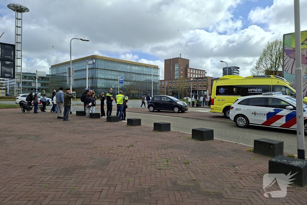 Fietser gewond bij aanrijding met bestelbus
