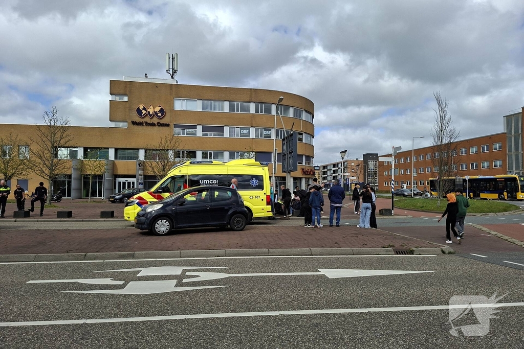 Fietser gewond bij aanrijding met bestelbus