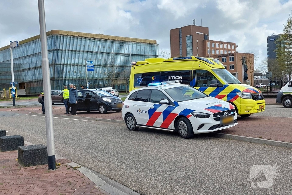 Fietser gewond bij aanrijding met bestelbus
