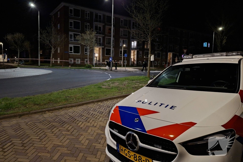 Kogelgaten in ramen van woning