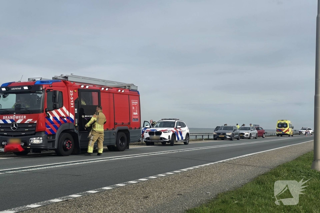 Kopstaartbotsing veroorzaakt schade aan voertuigen