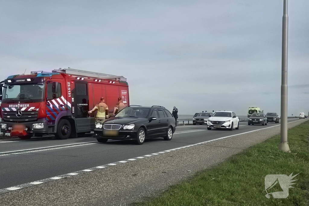 Kopstaartbotsing veroorzaakt schade aan voertuigen