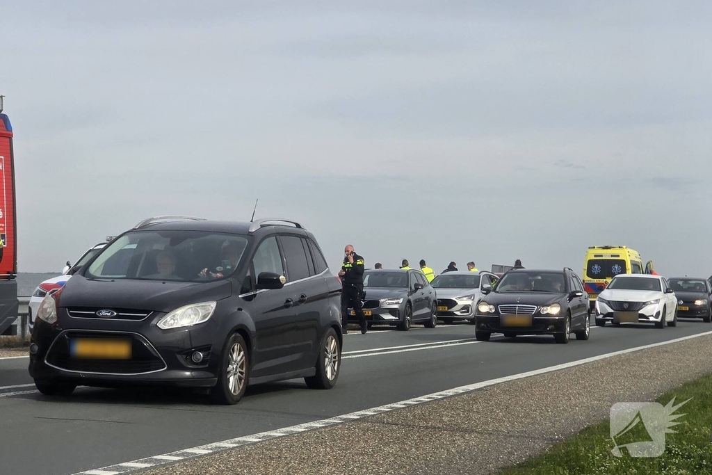 Kopstaartbotsing veroorzaakt schade aan voertuigen