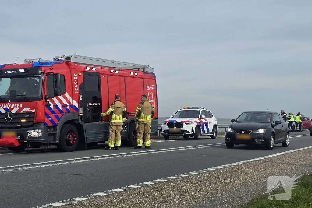 Kopstaartbotsing veroorzaakt schade aan voertuigen