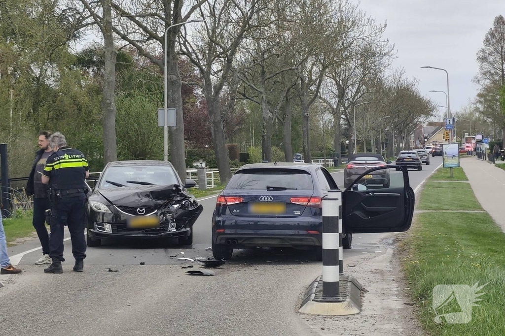 Weg afgesloten na aanrijding