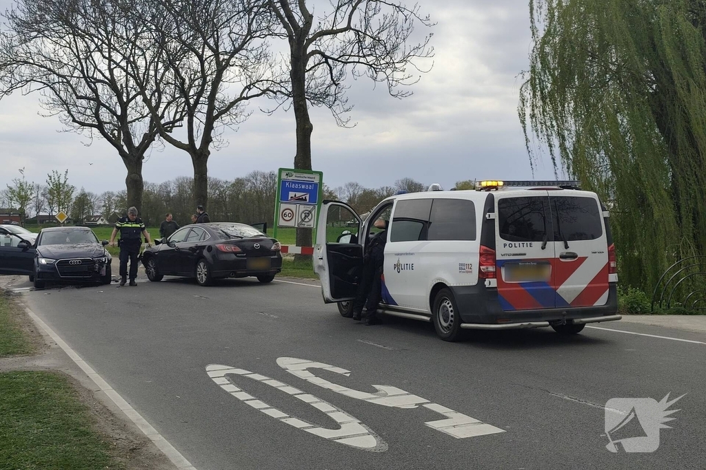 Weg afgesloten na aanrijding