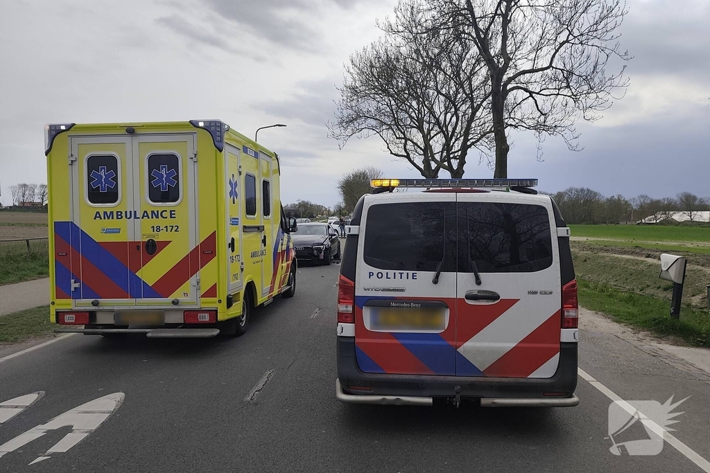 Weg afgesloten na aanrijding