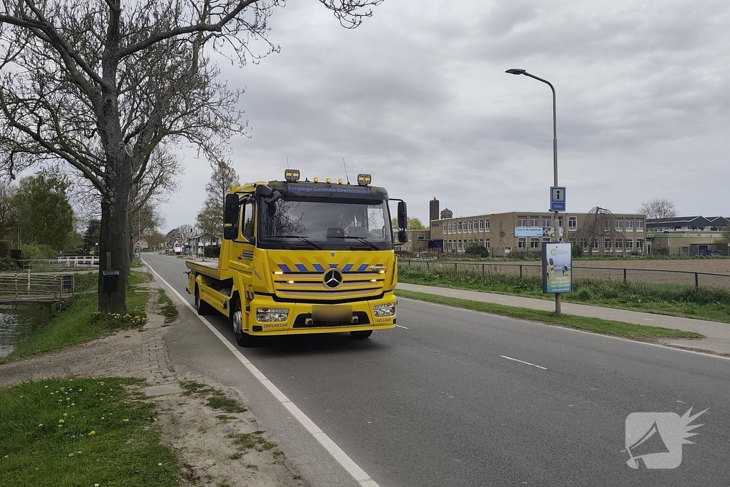Weg afgesloten na aanrijding