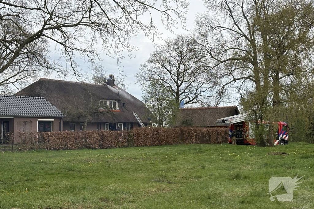 Brand in schoorsteen van woning