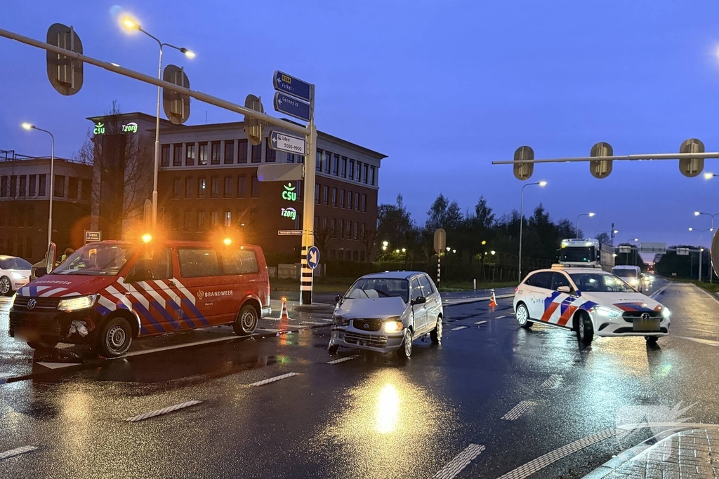 Personeelswagen brandweer betrokken bij ongeval