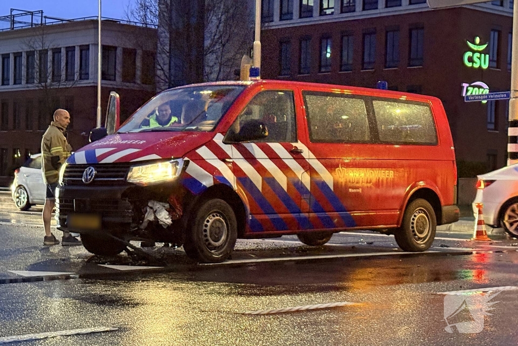 Personeelswagen brandweer betrokken bij ongeval