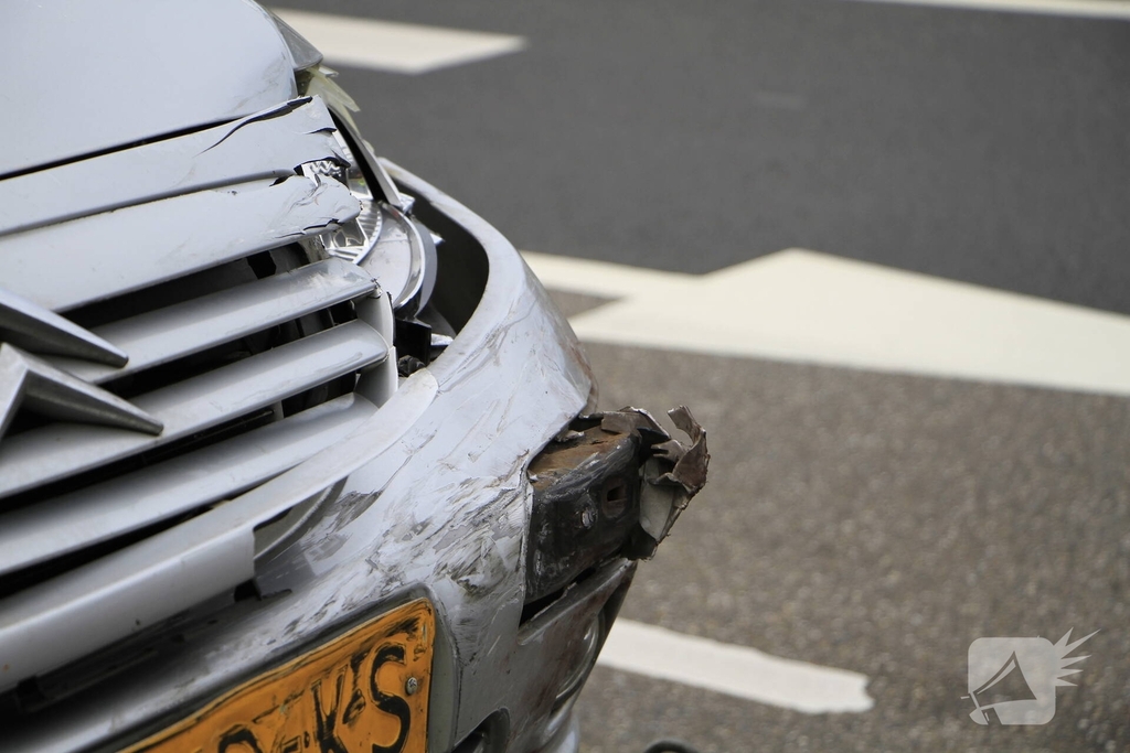 Ongeval met meerdere beschadigde voertuigen
