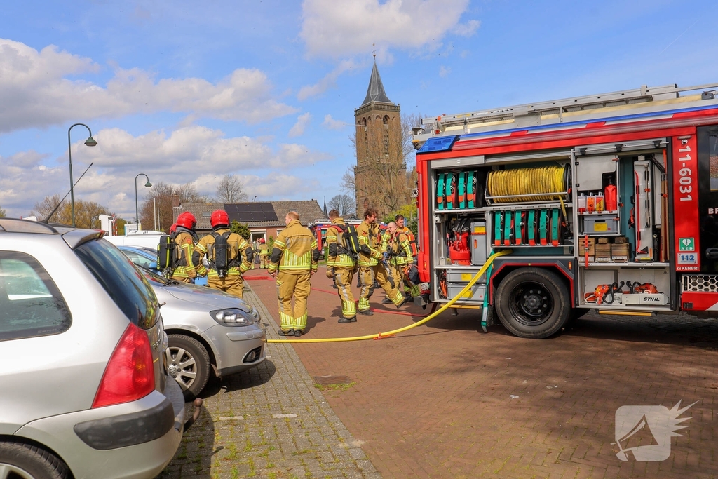 Brand op woonboot leidt tot aanzienlijke schade